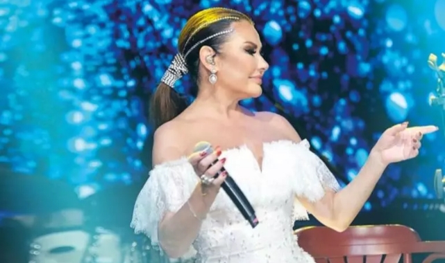 Deniz Seki Assos'ta konser verdi