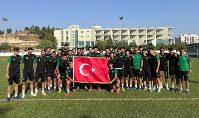 Denizlispor antrenmanında Zafer Bayramı coşkusu