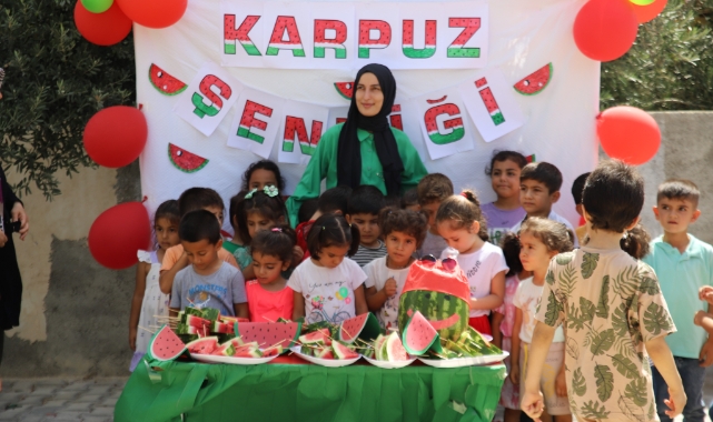 Depremzede çocuklar karpuz şenliğinde gönüllerince eğlendi