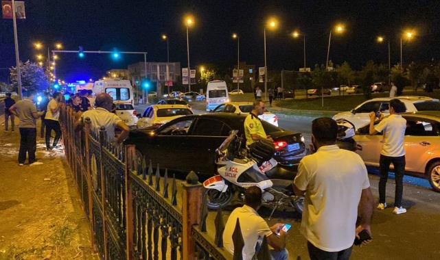 Diyarbakır'da iki ayrı trafik kazası: 3'ü ağır 16 yaralı