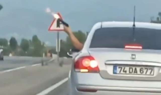 Düğün konvoyundaki maganda otomobilden ateş açtı