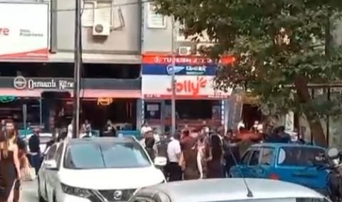 Düğün salonunda başlayan kavga dışarı taştı