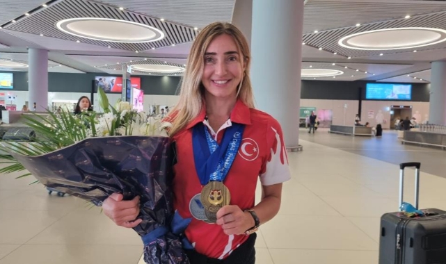 Dünya üçüncüsü Şahika Ercümen yurda döndü