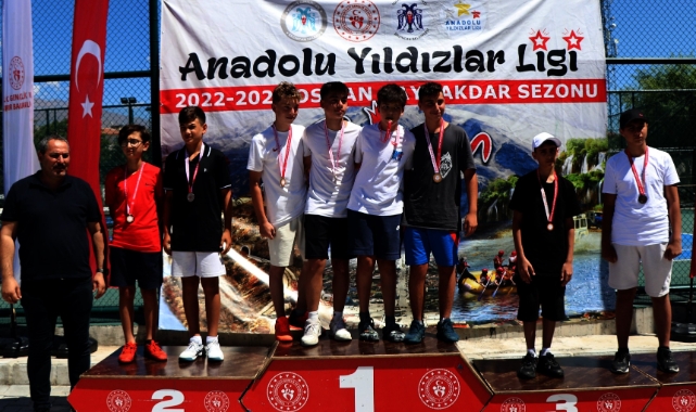 Düzceli tenisçiler yarı finalde