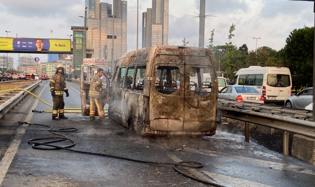 E5’te minibüs yandı: Trafik durma noktasına geldi