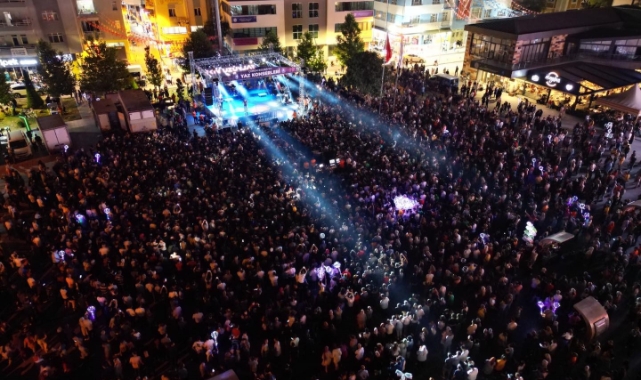 Ekin Uzunlar Çorumlu hayranları ile buluştu