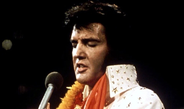 Elvis Presley’in tasarım ceketi 128 bin sterline satıldı