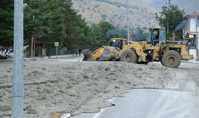 Erzincan’da sel sonrası çalışmalar sürüyor