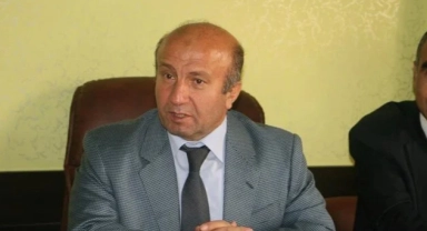 Eski bakan havuzda ölü bulundu