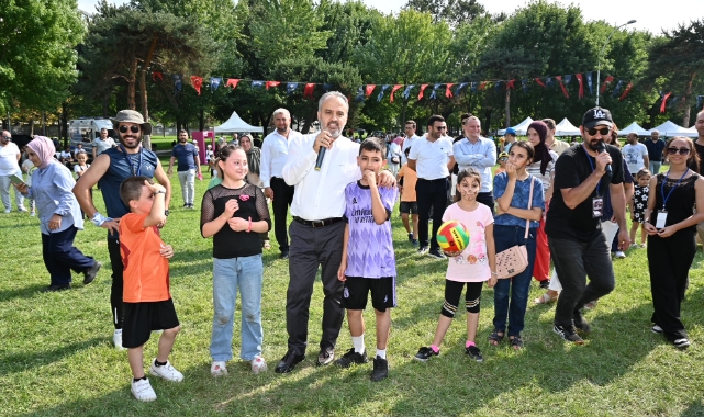 Eskimeyen oyunlar, Büyükşehir’le sokakta
