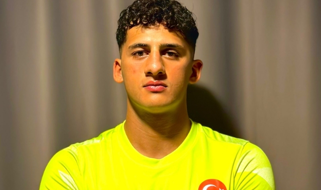 Eskişehirli kaleci Barış Emre Çölük, milli takımda