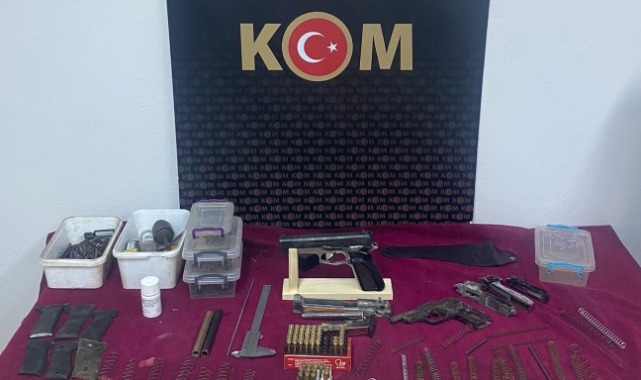 Evine silah atölyesi kurmuş!