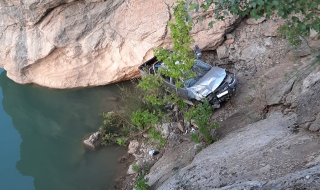 Feci kaza! Göksu Nehrine uçtu