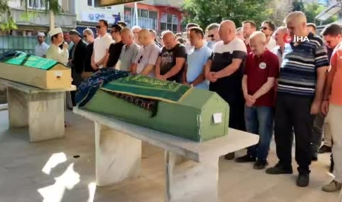 Feci kazada ölen anne ve bebeği toprağa verildi