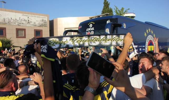 Fenerbahçe kafilesine Samsun’da coşkulu karşılama