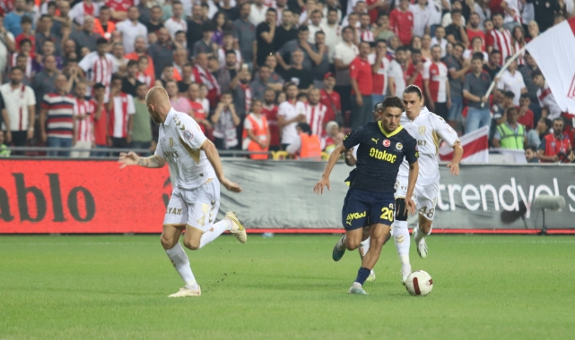 Fenerbahçe, Samsun'dan lider döndü!