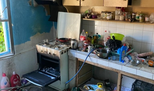 Fırında unutulan yemek az daha evi yakıyordu