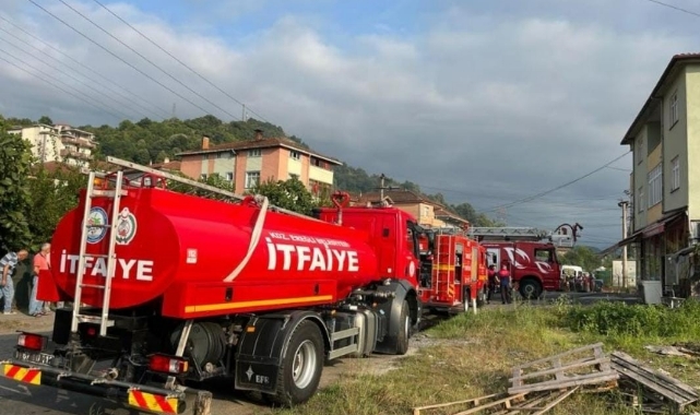 Fırının bacasında başlayan yangın çatıyı sardı