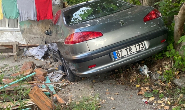 Fren yerine gaza bastı! 2 yaralı