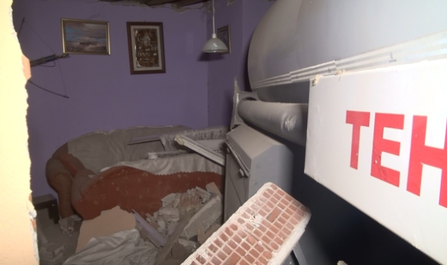 Freni boşalan akaryakıt tankeri, sahibinin evine daldı