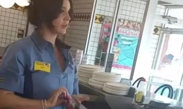 Garsonluk yaparken görüntülenen Lana Del Rey'den açıklama