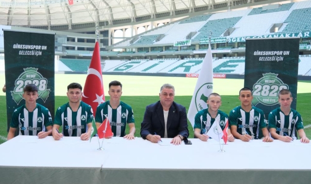 Giresunspor'dan imza şov