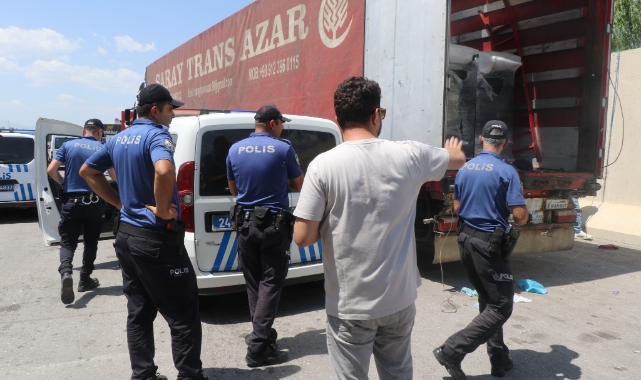 Göçmenleri taşıyan TIR sürücüsü tutuklandı