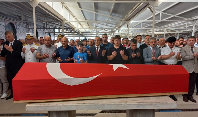 Gölcük kaymakamı göz yaşlarıyla uğurlandı