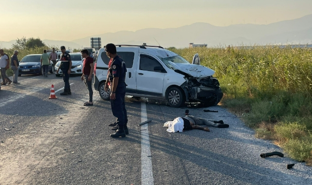 Hafif ticari araçla motosiklet çarpıştı! 1 ölü