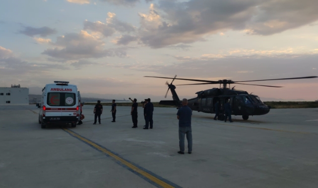 Hamile kadın helikopterle hastaneye ulaştırıldı