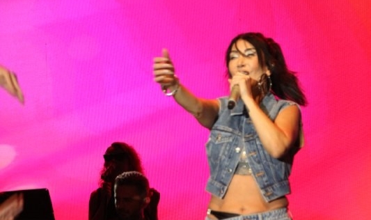 Hande Yener Malazgirt’te konser verdi