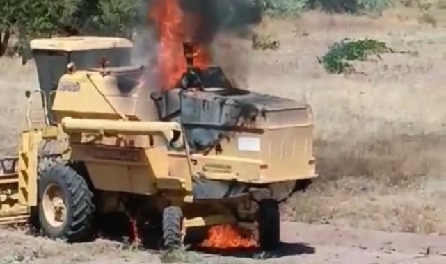 Hasat yapan biçerdöver alevlere teslim oldu