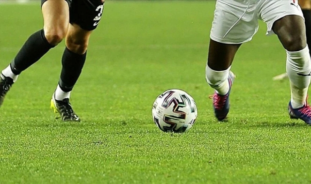 Hasret bitiyor, futbolda düdük çalıyor