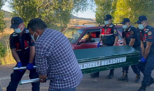İki genç göğüslerinden vurulmuş halde ölü bulundu