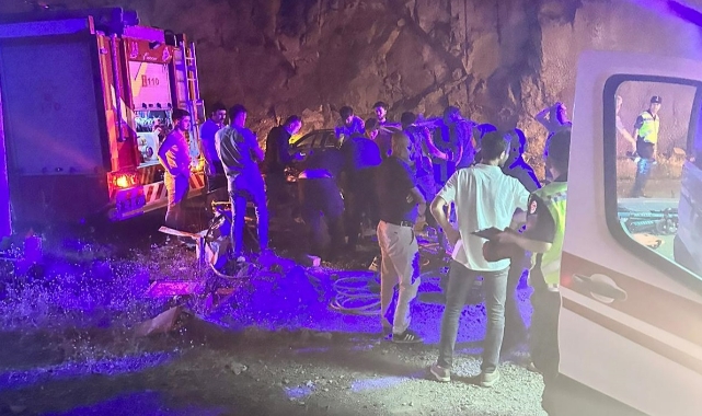 İki otomobil tünel çıkışında çarpıştı! 1 ölü, 3 yaralı