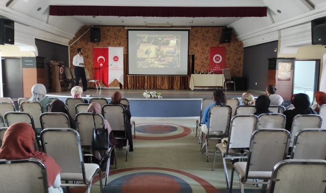 İlahiyat Fakültesi öğrencilerine sunum