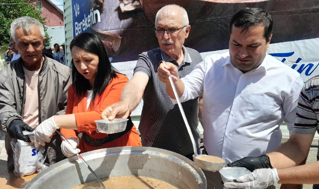 İlçedeki her evin mutfağına aşure götürüldü