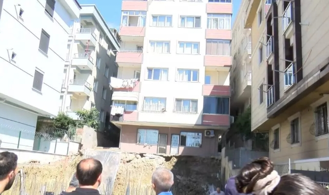 İnşaat kazısı sırasında 7 katlı binada kayma oldu