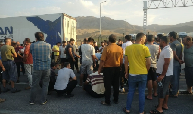 İran sınırında bekleyen TIR şoförlerinden tepki