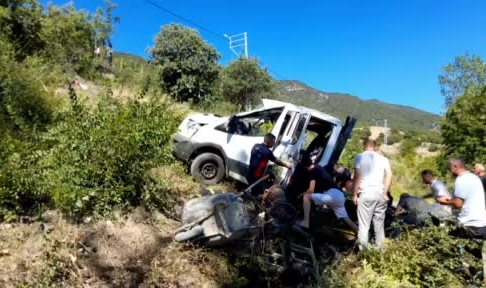 İşçi kamyoneti uçuruma yuvarlandı: 1 ölü, 3 yaralı