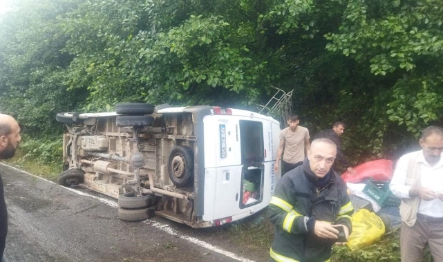 İşçileri taşıyan minibüs yan yattı: 8 yaralı
