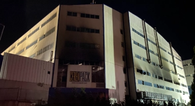 İstanbul'da fabrika yangını 20 saat sonunda söndürüldü