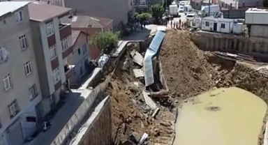 İstanbul'da yol çöktü! O anlar kameralara yansıdı