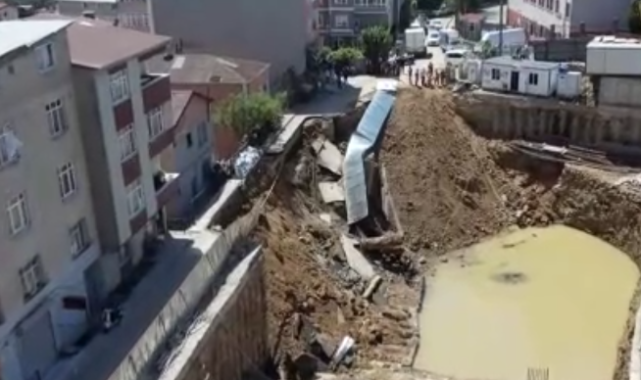 İstanbul'da yol çöktü! O anlar kameralara yansıdı
