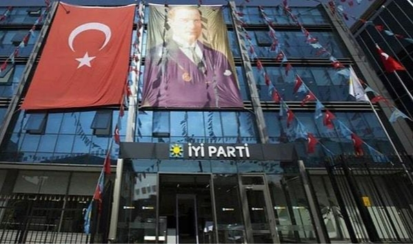 İYİ Parti Manisa'da istifa depremi sürüyor