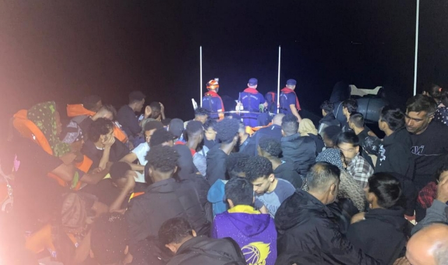 İzmir'de 208 kaçak göçmen kurtarıldı
