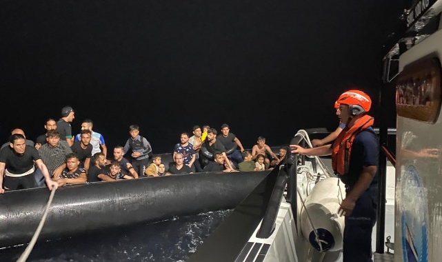 İzmir'de 32 düzensiz göçmen yakalandı