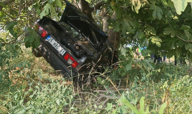 İzmir’de otomobil şarampole uçtu: 2 ölü