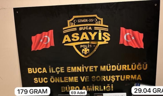 İzmir'de uyuşturucu evine polis baskını
