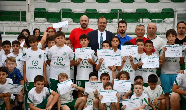 İznikspor yaz futbol okulunda sertifika heyecanı